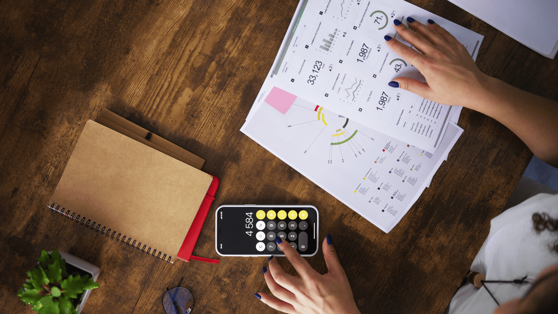 Cómo ahorrar dinero mientras inviertes: estrategias inteligentes para tus finanzas