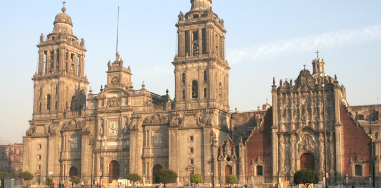 La Catedral Metropolitana de la Ciudad de México: Testigo de la Historia y Fe Mexicana